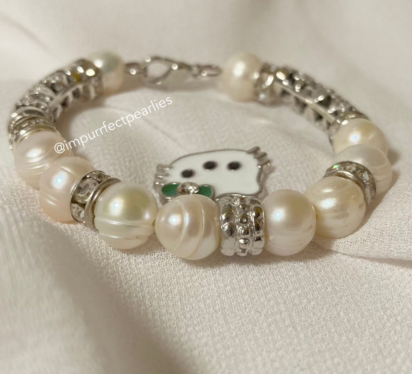 Fresh water white pearls with hello kitty stainless steel pendant