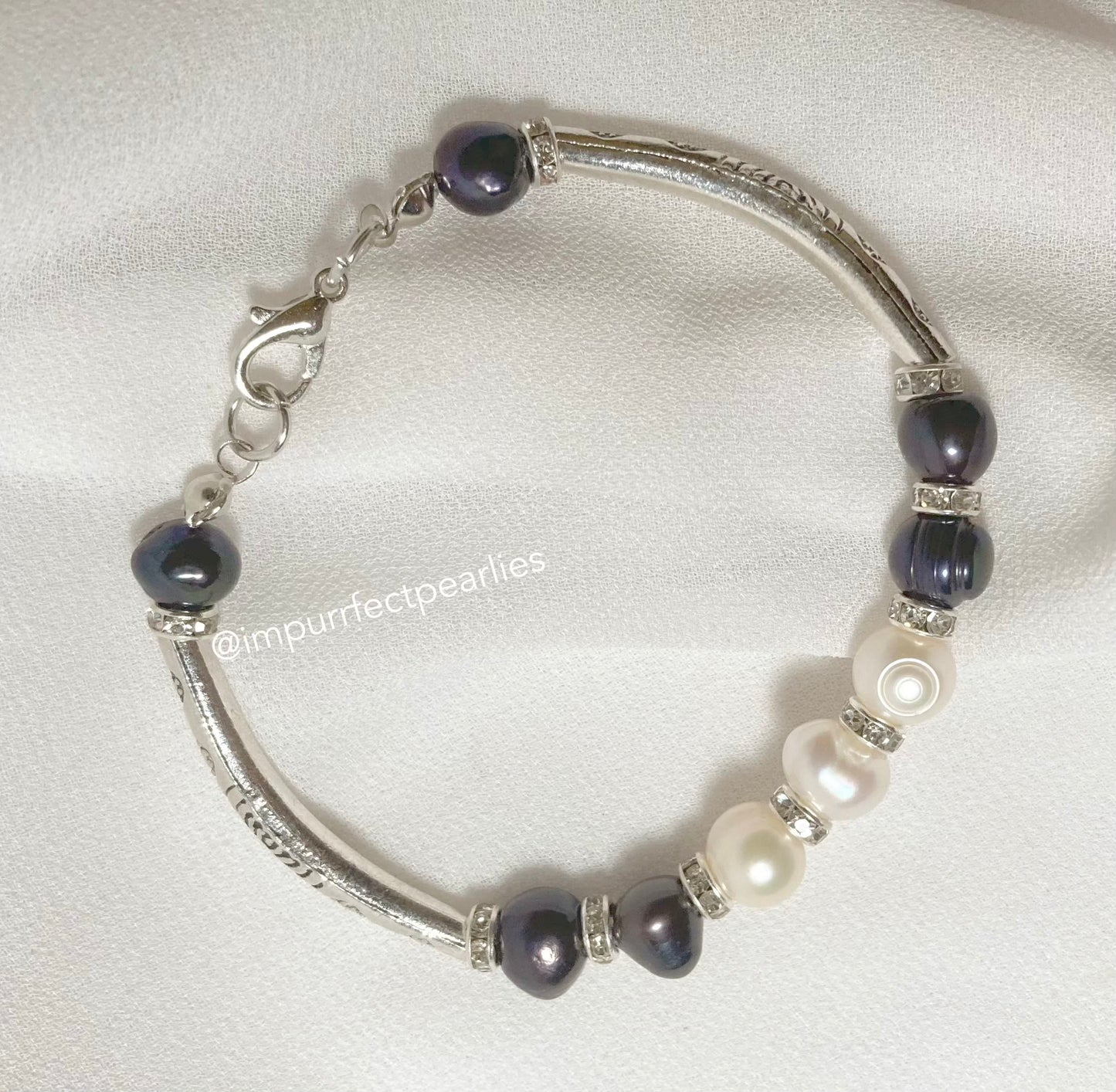 Fresh water white and black pearls Design 2 (6 black 3 white)