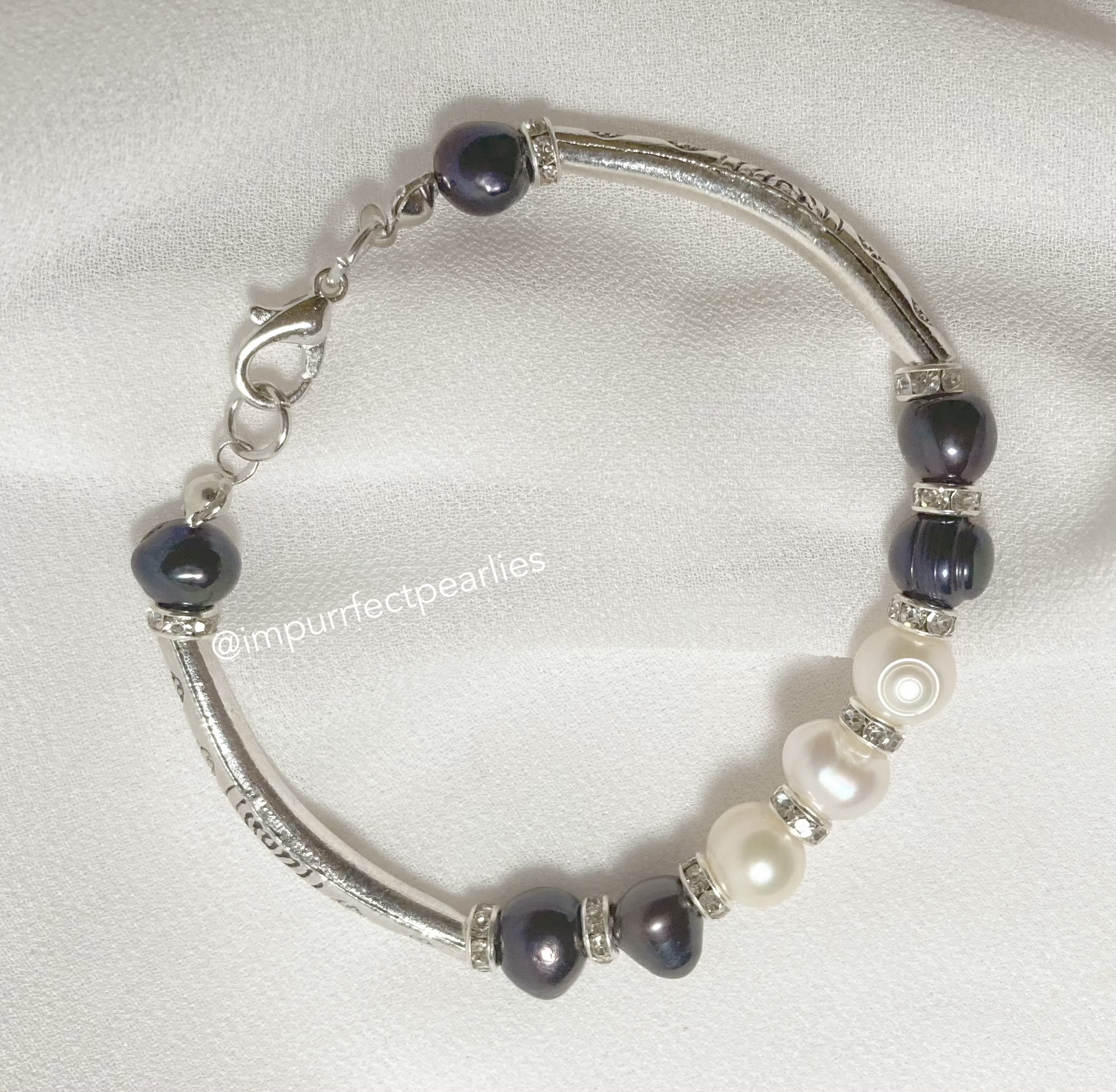 Fresh water white and black pearls Design 2 (6 black 3 white)