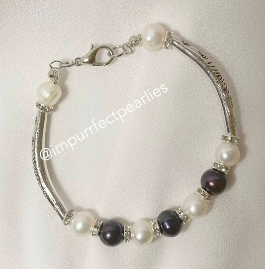 Fresh water white and black pearls Design 4 (3 black + 6 white)